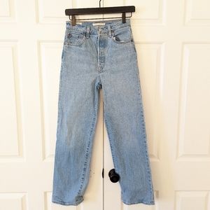 Levi's premium ribcage straight button fly jeans 25